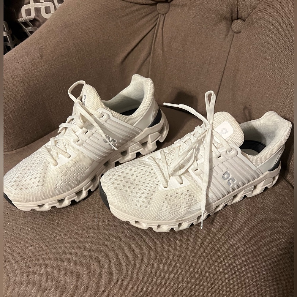 On cloudswift running shoes women’s size 7